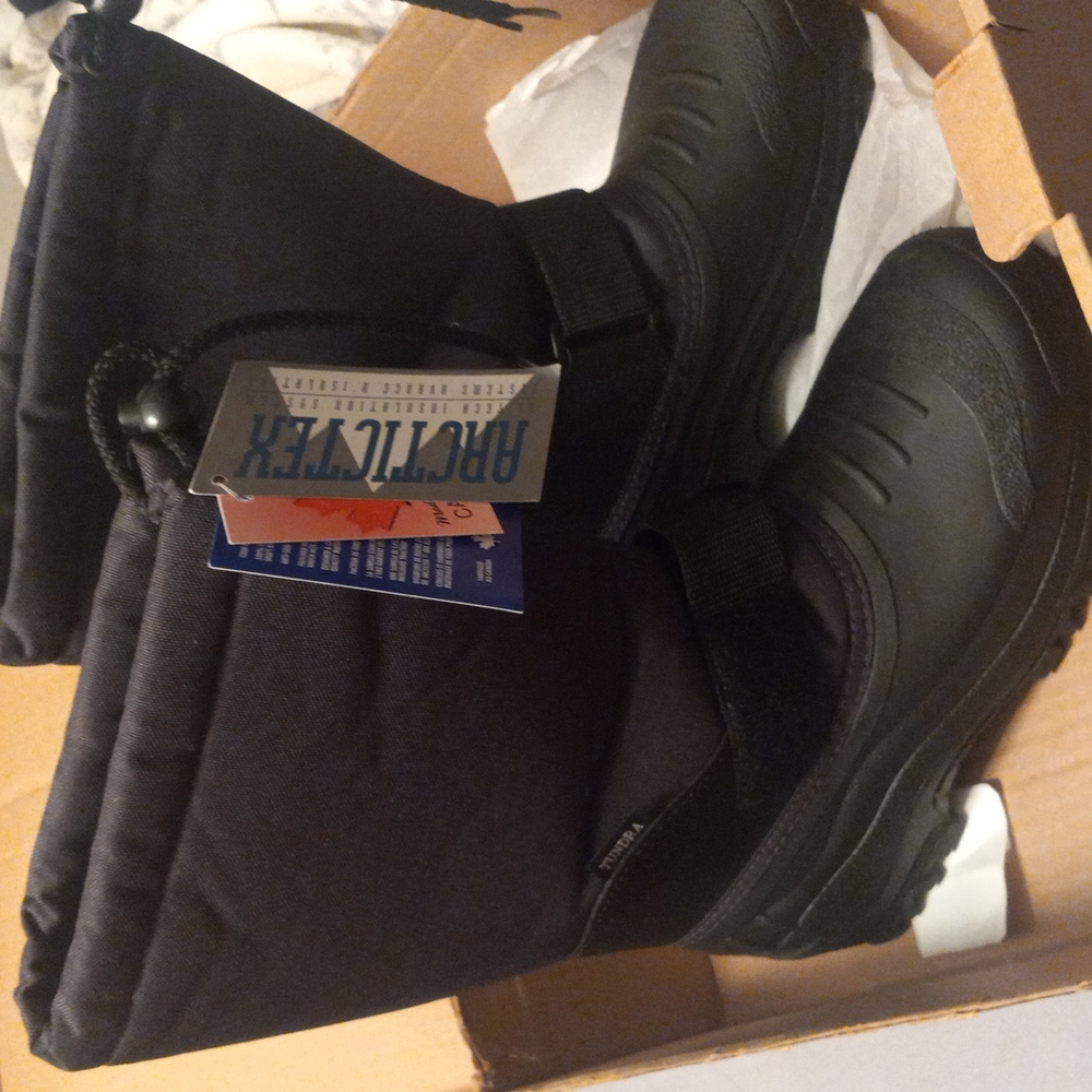Tundra snow boots